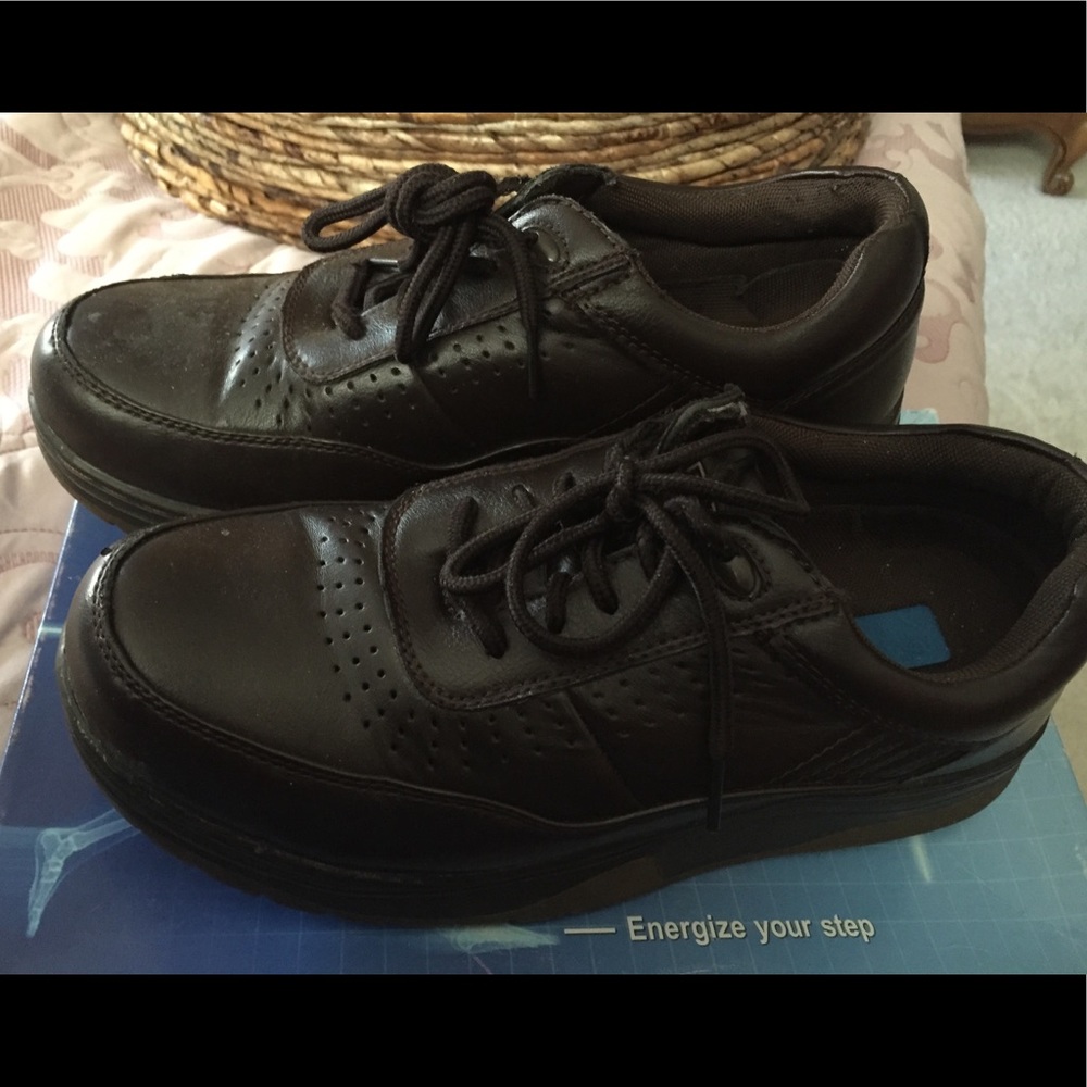 Stepmaster Size 7 1/2 men’s brown walking shoes